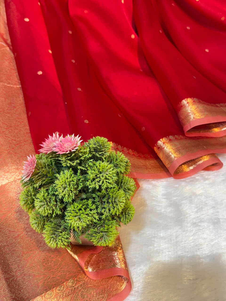 Kora Organza Handwoven Trendy Saree – Classic Red with Antique Gold Zari Border