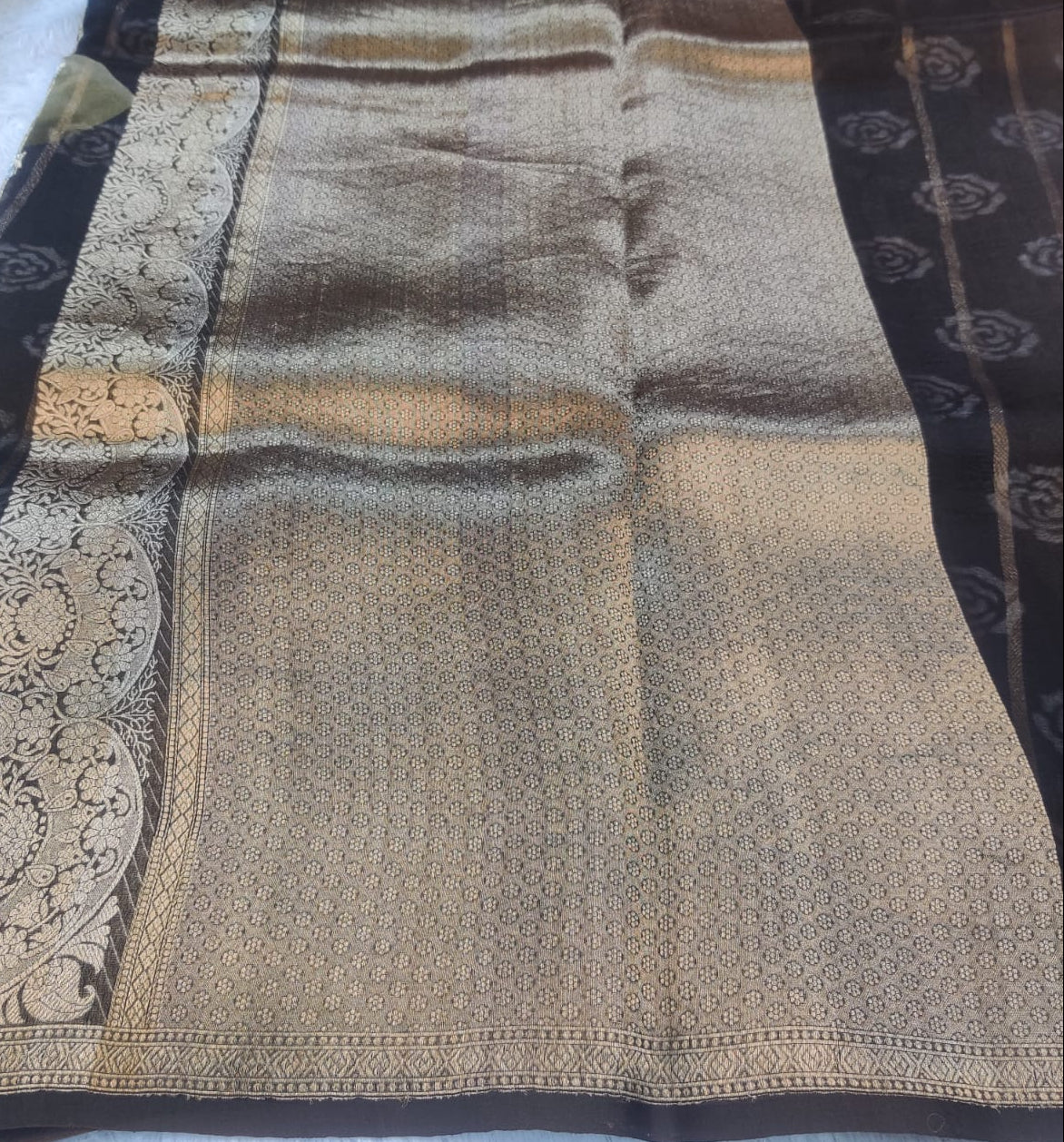 Banarasi Kora Organza Kadua Interlock Weaving Designer Saree – Elegant Floral Zari Border