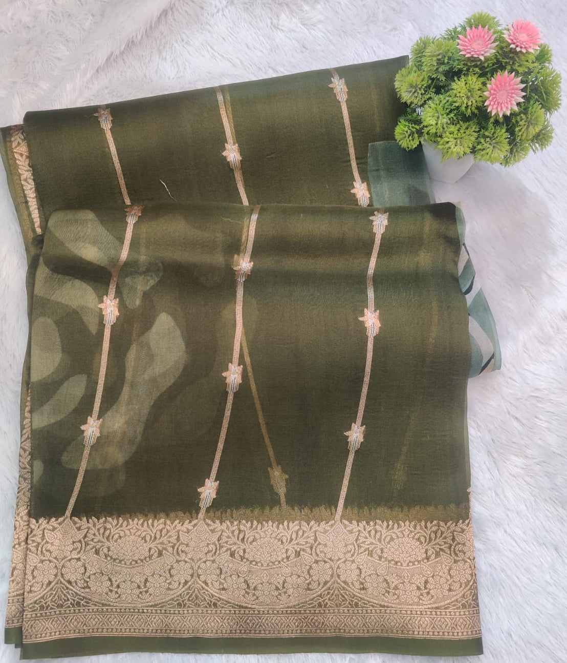 Banarasi Kora Organza Kadua Interlock Weaving Designer Saree – Olive Green Floral Zari Border