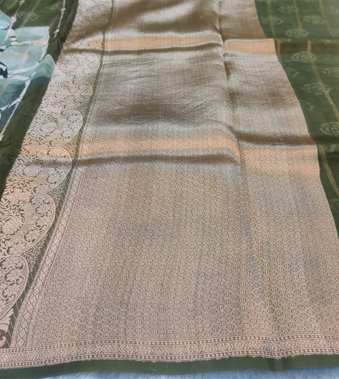 Banarasi Kora Organza Kadua Interlock Weaving Designer Saree – Olive Green Floral Zari Border