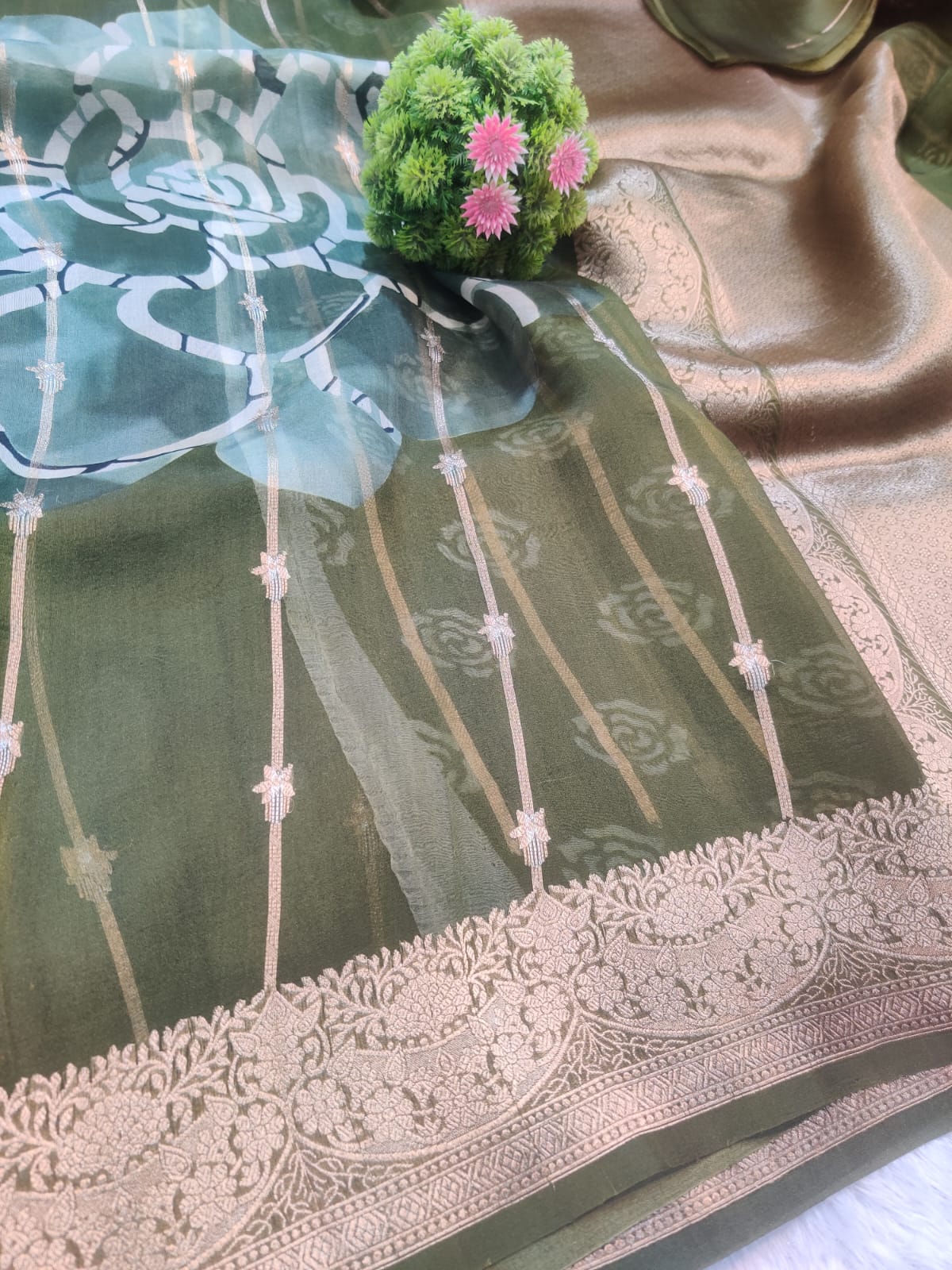 Banarasi Kora Organza Kadua Interlock Weaving Designer Saree – Olive Green Floral Zari Border