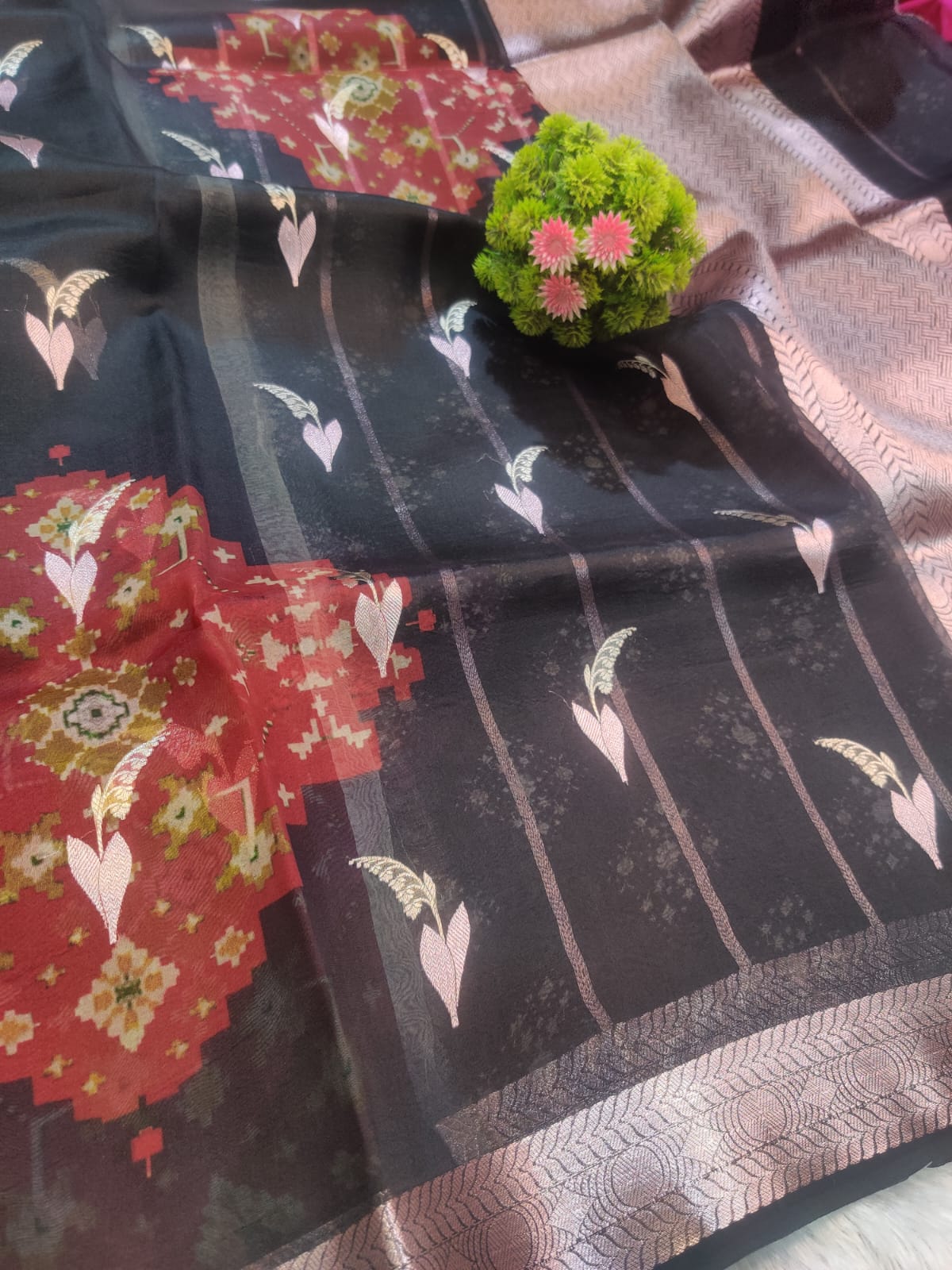 Banarasi Kora Organza Kadua Interlock Weaving Designer Saree – Black & Multicolor Floral Motif