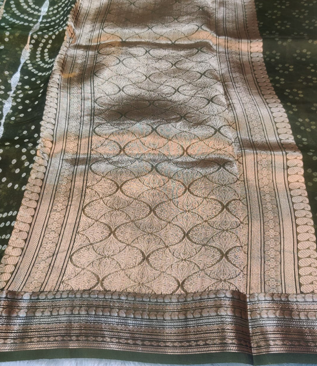 Banarasi Kora Organza Kadua Interlock Weaving Designer Saree – Olive Green Circular Motif
