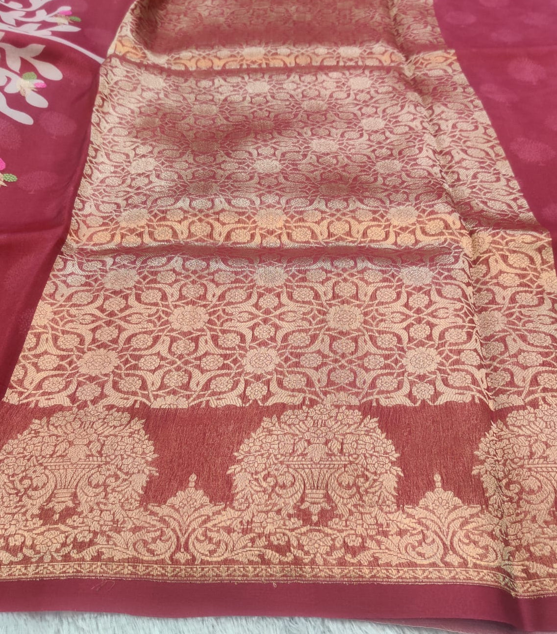 Banarasi Kora Organza Kadua Interlock Weaving Designer Saree – Wine Floral & Zari Border