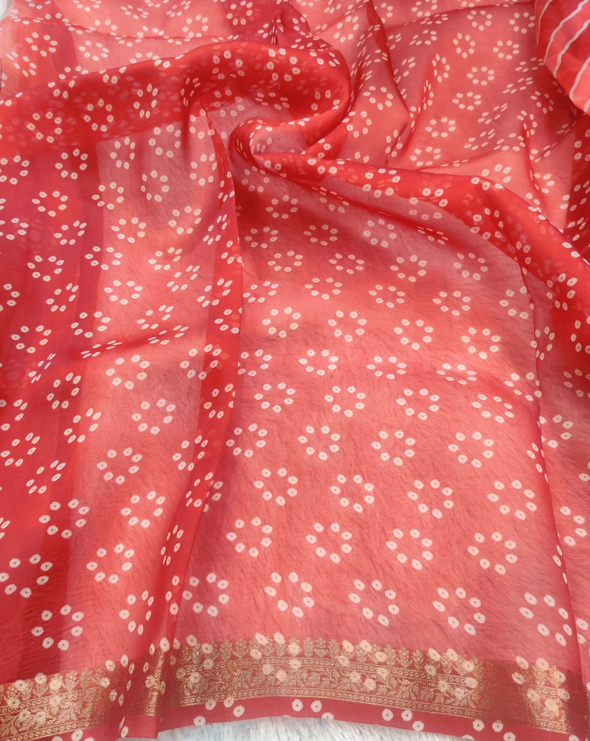 Banarasi Kora Organza Kadua Interlock Weaving Designer Saree – Red Circular Buti