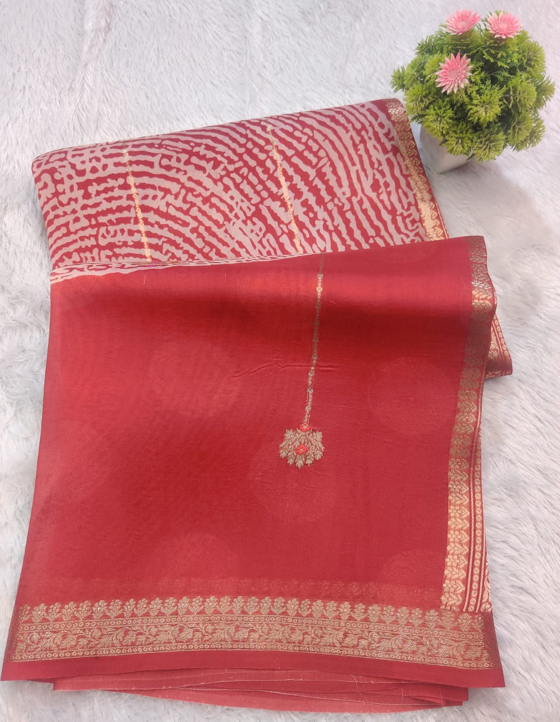 Banarasi Kora Organza Kadua Interlock Weaving Designer Saree – Coral Red Fingerprint Motif