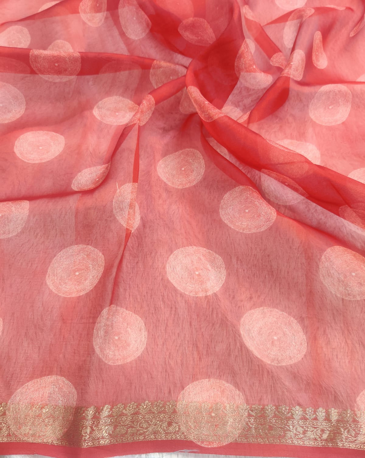 Banarasi Kora Organza Kadua Interlock Weaving Designer Saree – Coral Red Fingerprint Motif