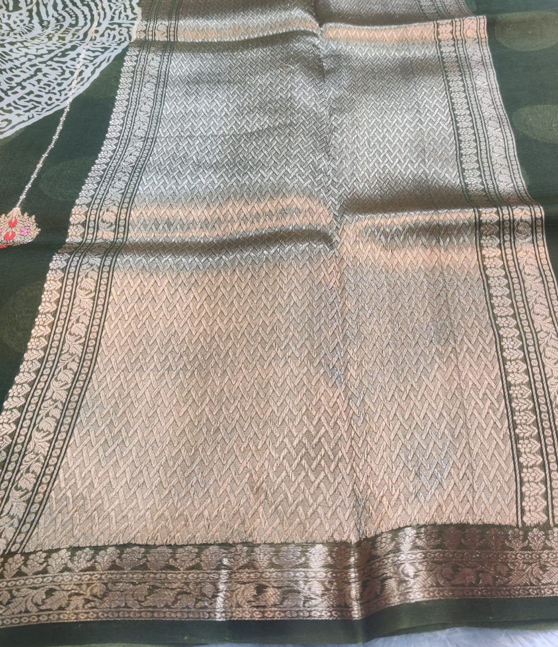 Banarasi Kora Organza Kadua Interlock Weaving Designer Saree – Olive Green
