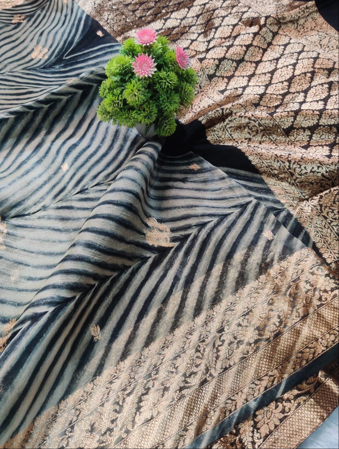 Banarasi Kora Organza Arashi Dyeing Kadua Interlock Weaving Designer Saree