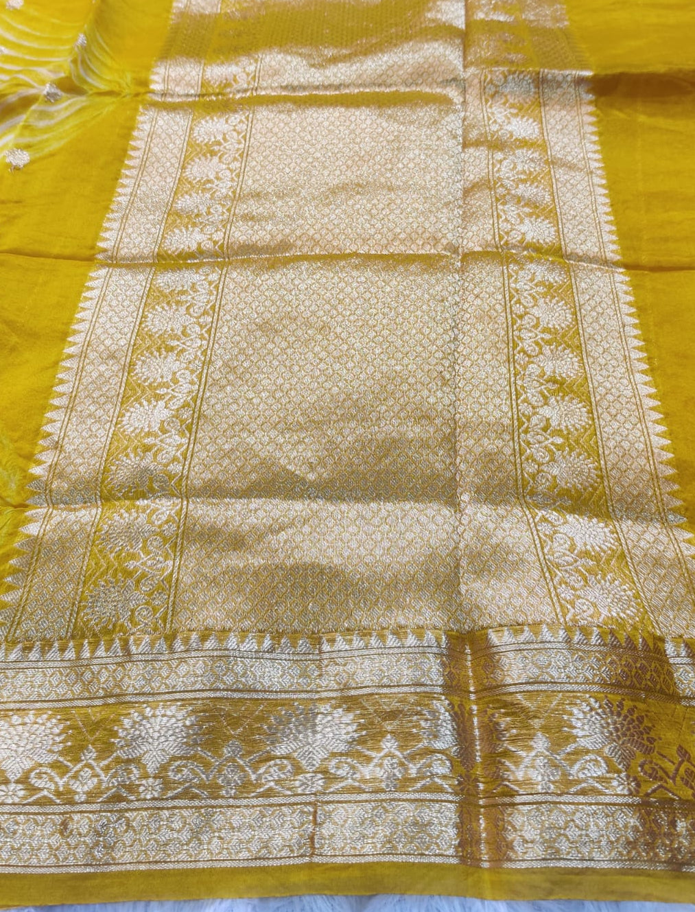 Banarasi Kora Organza Arashi Dyeing Kadua Interlock Weaving Designer Saree