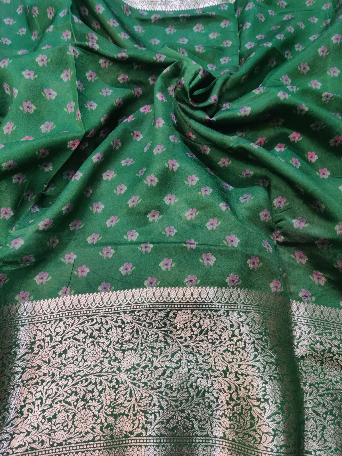 Banarasi 100% Pure Raw Mango Digital Floral Saree – Royal Green Edition