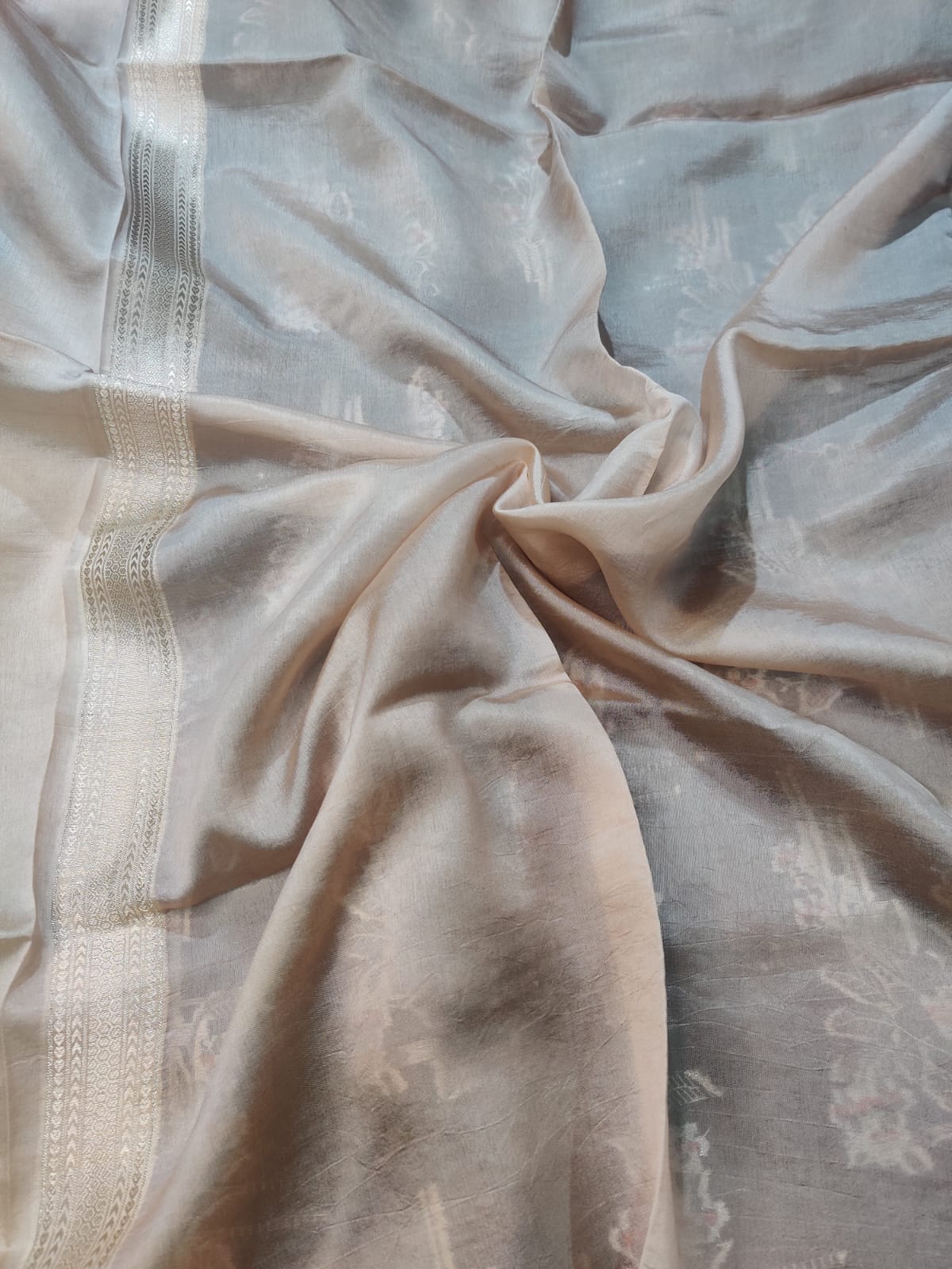 Banarasi 100% Pure Raw Mango Wine Floral Digital Saree with Antique Gold Border