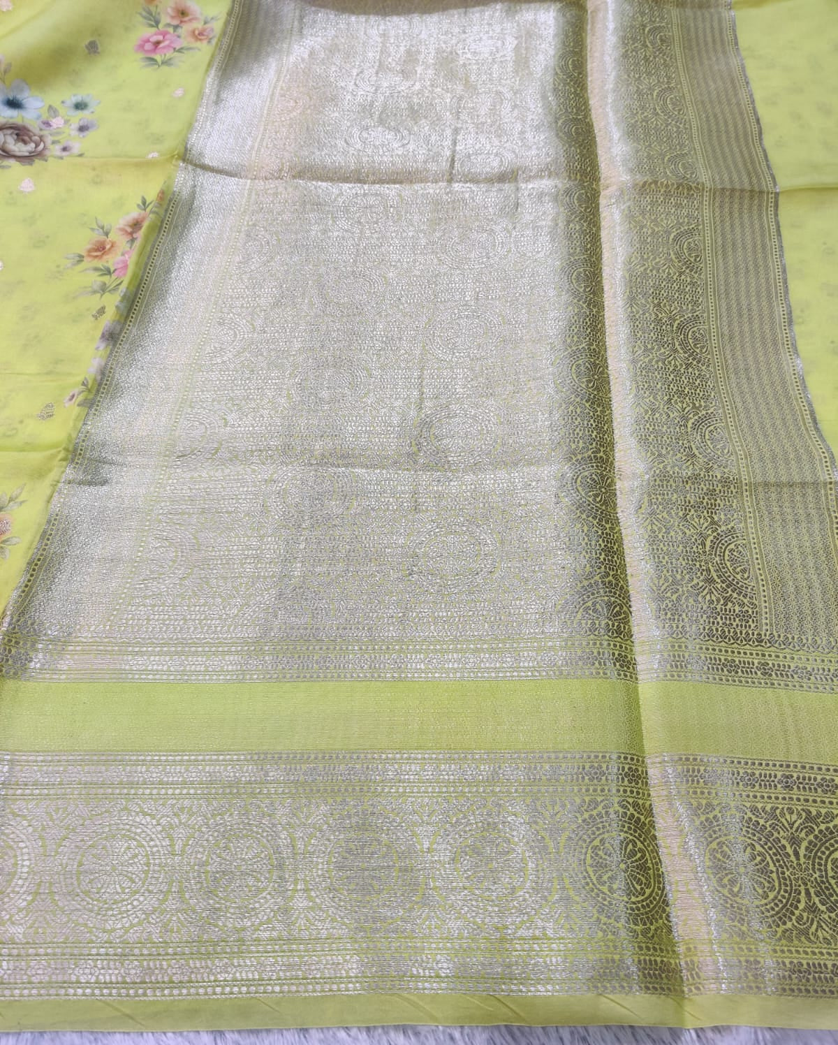 Banarasi 100% Pure Raw Mango Digital Floral Saree – Lime Green