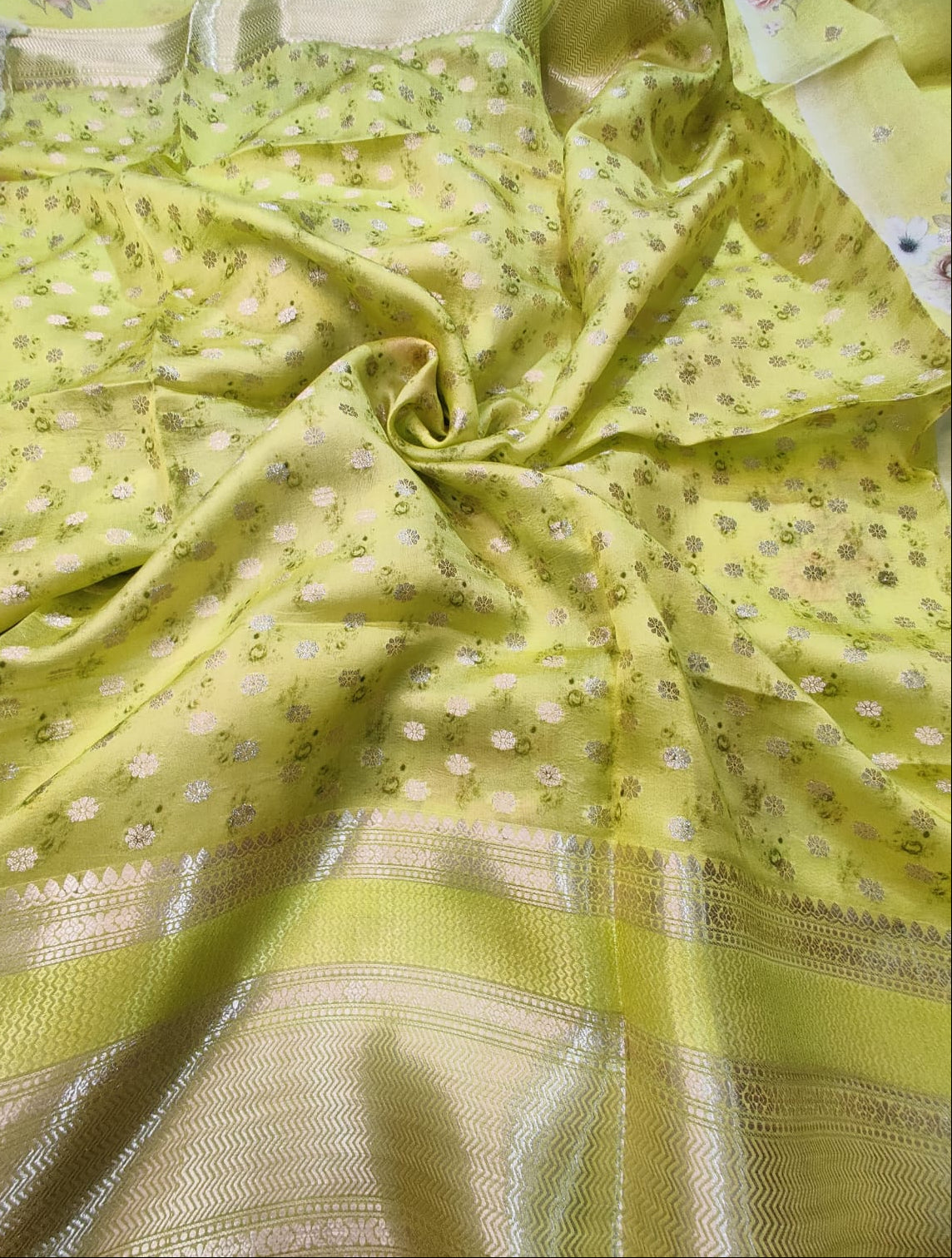 Banarasi 100% Pure Raw Mango Digital Floral Saree – Lime Green