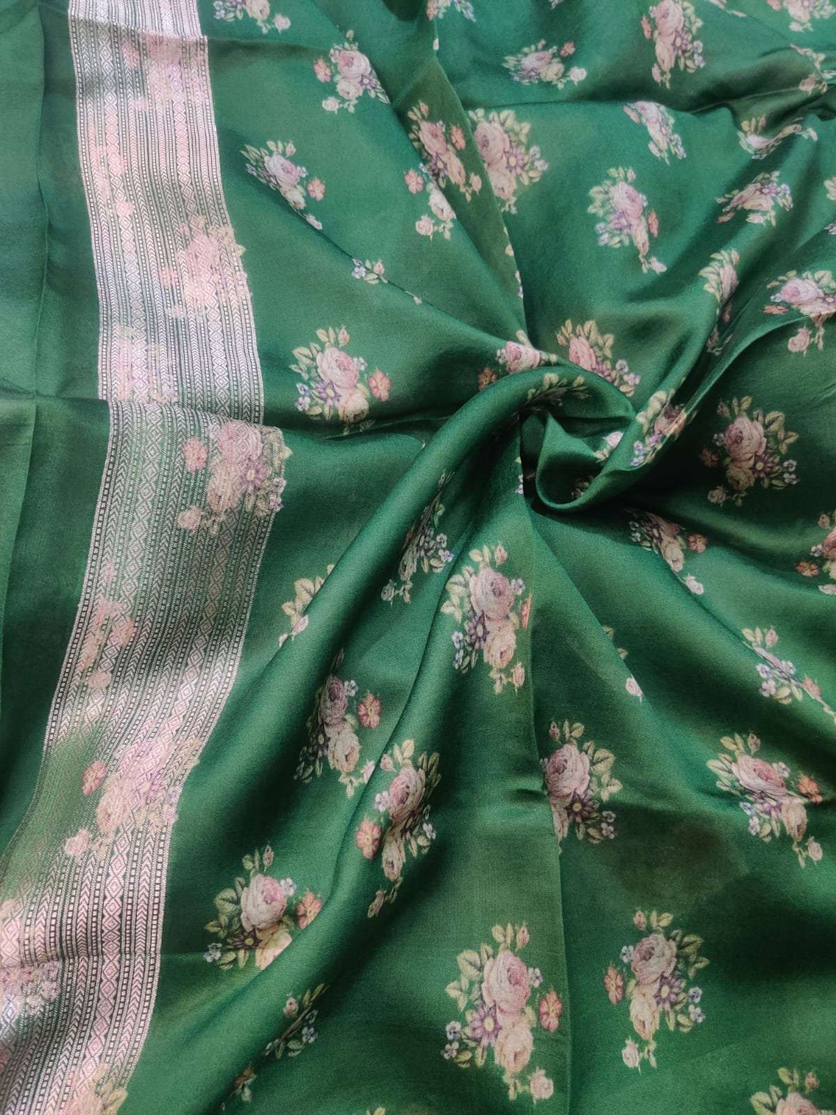 Banarasi 100% Pure Raw Mango Digital Floral Saree – Emerald Green