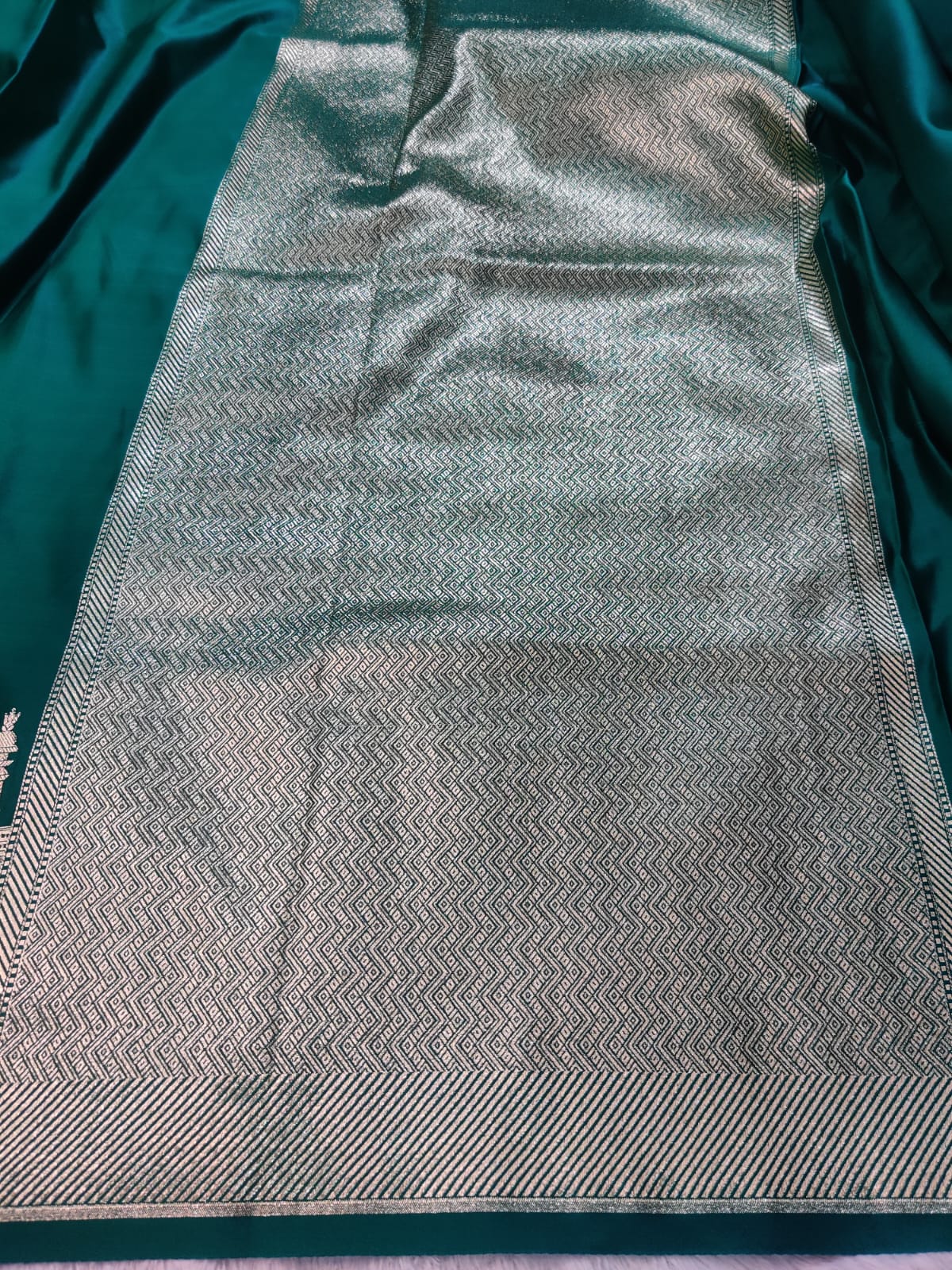 Mashroo Satin Katan Silk Designer Banarasi Ghat Saree – Emerald Green