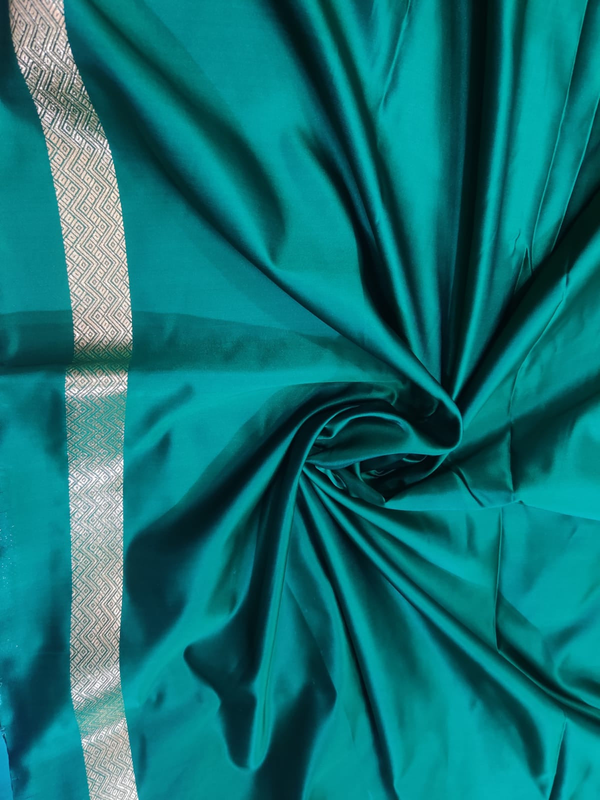Mashroo Satin Katan Silk Designer Banarasi Ghat Saree – Emerald Green