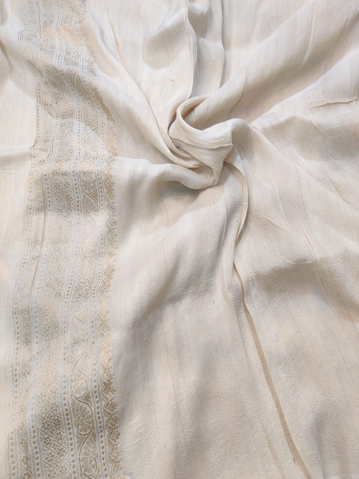 Banarasi Khaddi Tussar Silk Saree – Pastel Floral Zari Weave with Traditional Border