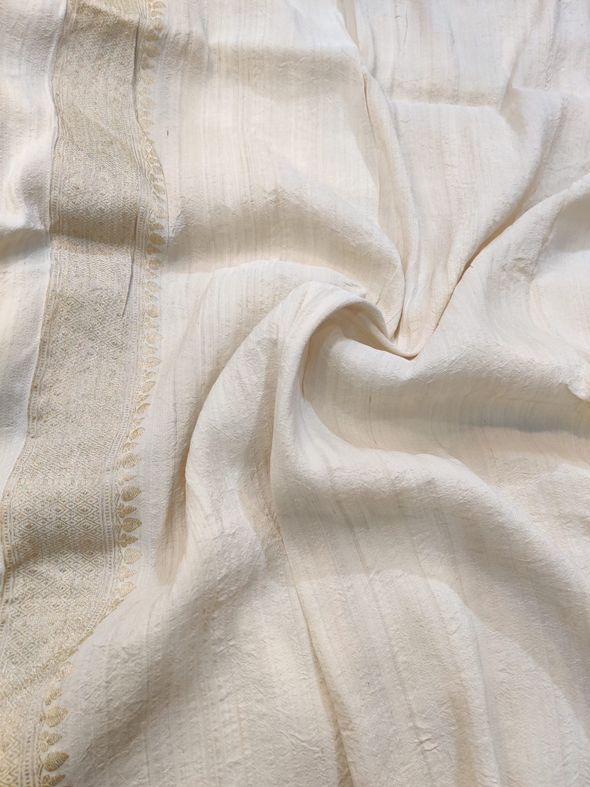 Banarasi Khaddi Tussar Silk Saree – Pastel Floral Jangla with Rich Zari Border