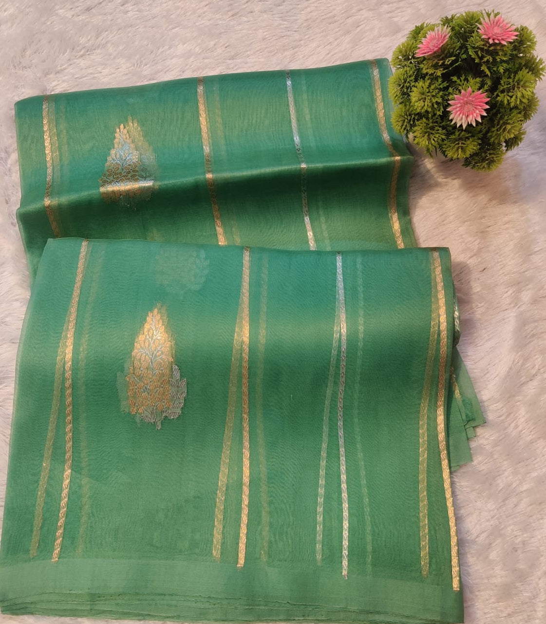 Banarasi 100% Pure Kora Organza Handwoven Meena Buti Saree