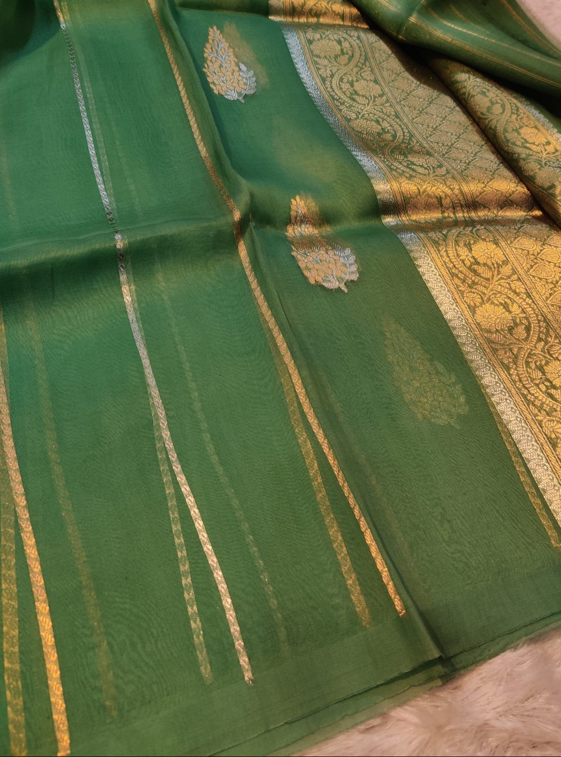 Banarasi 100% Pure Kora Organza Handwoven Meena Buti Saree