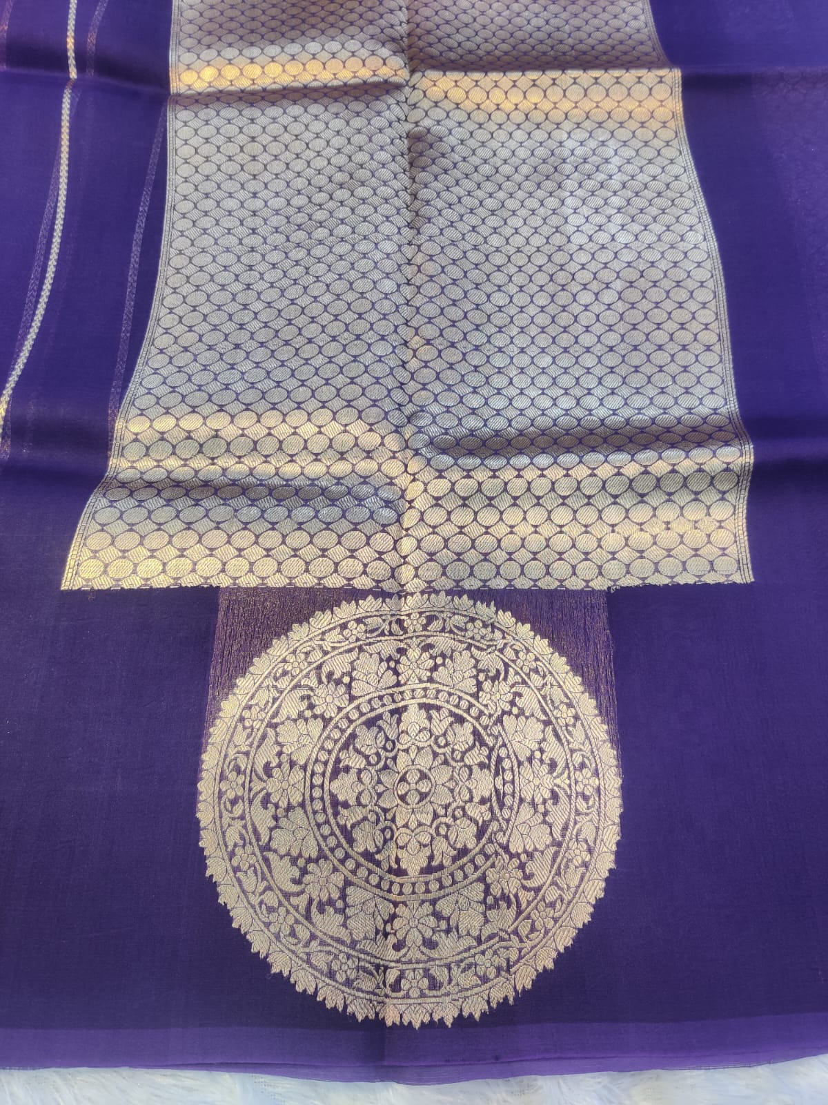 Banarasi 100% Pure Kora Organza Handwoven Medallion Saree