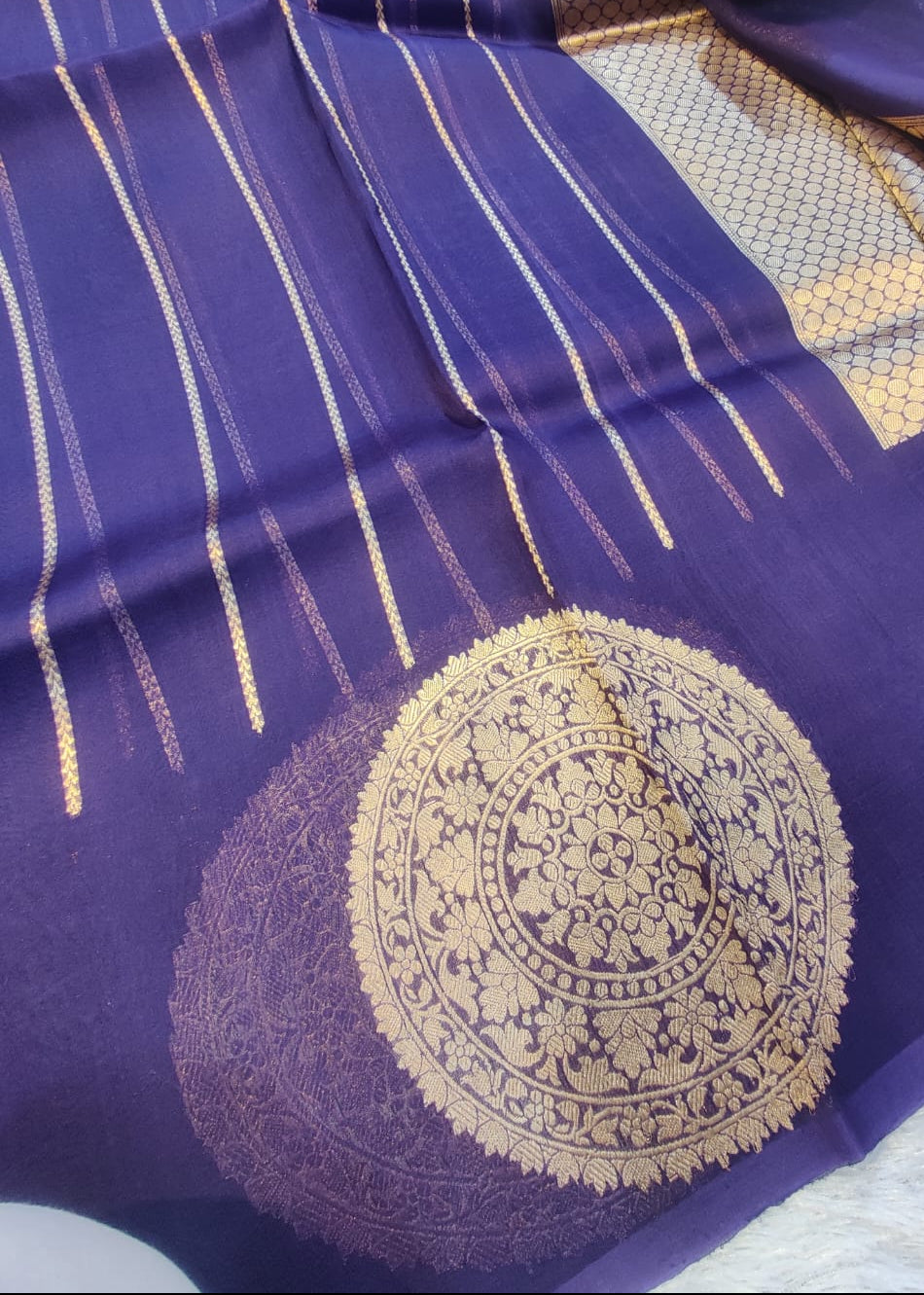 Banarasi 100% Pure Kora Organza Handwoven Medallion Saree