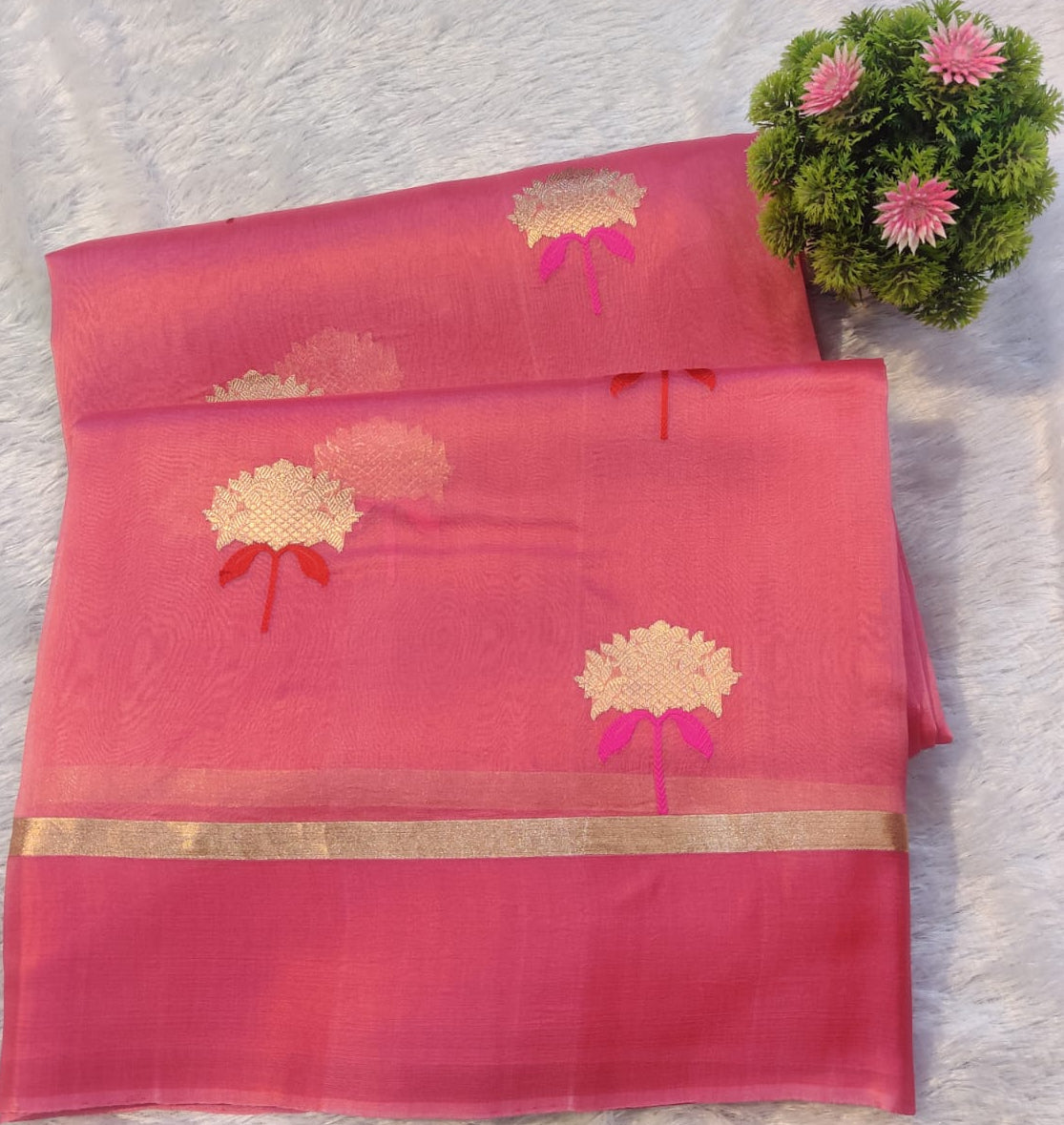 Banarasi 100% Pure Kora Organza Handwoven Floral Buti Saree
