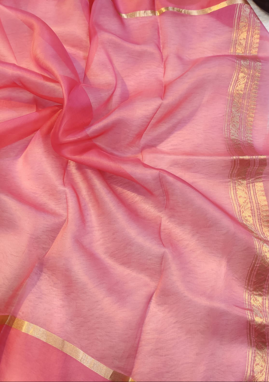 Banarasi 100% Pure Kora Organza Handwoven Floral Buti Saree
