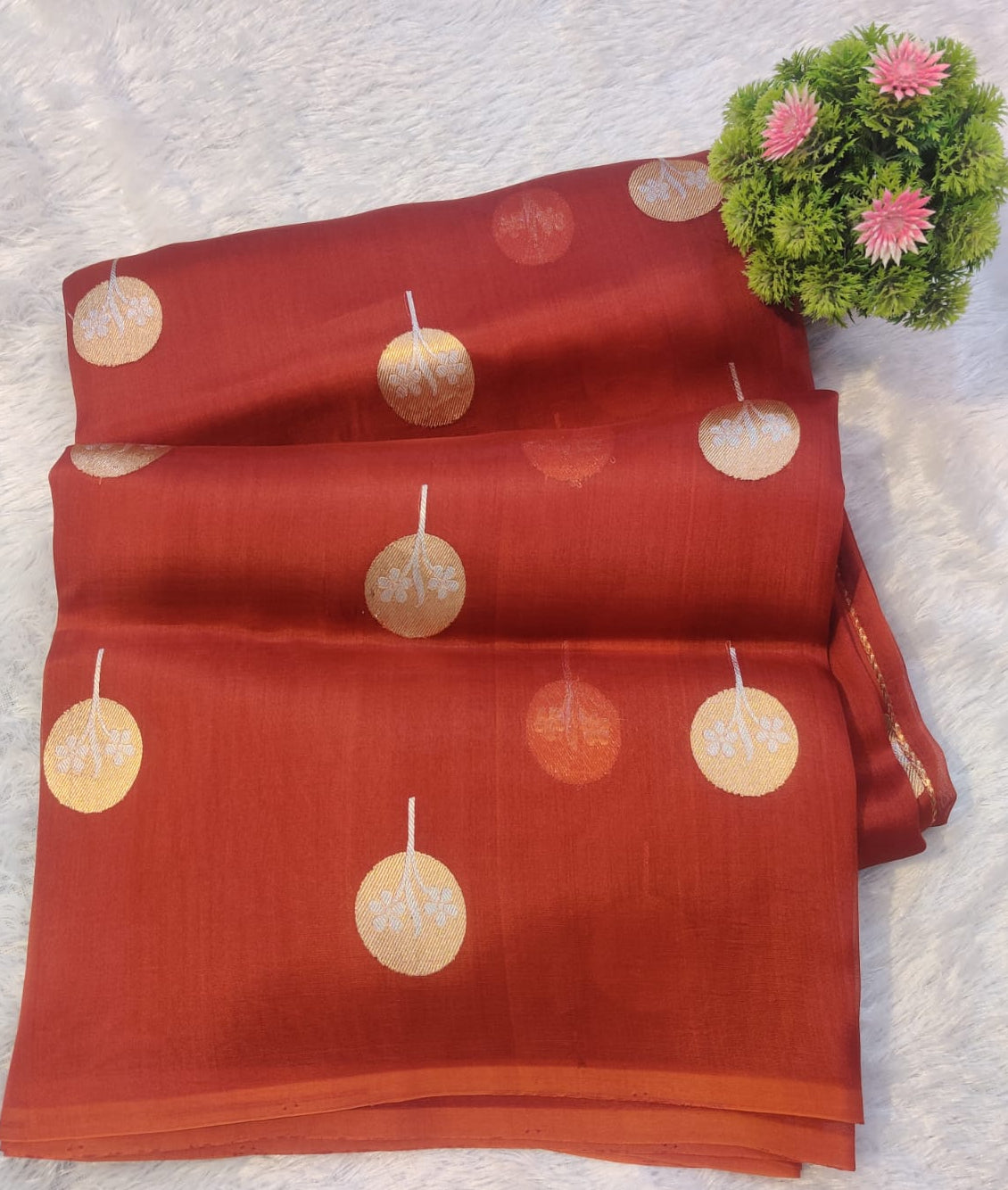 Banarasi 100% Pure Kora Organza Handwoven Round Buti Saree