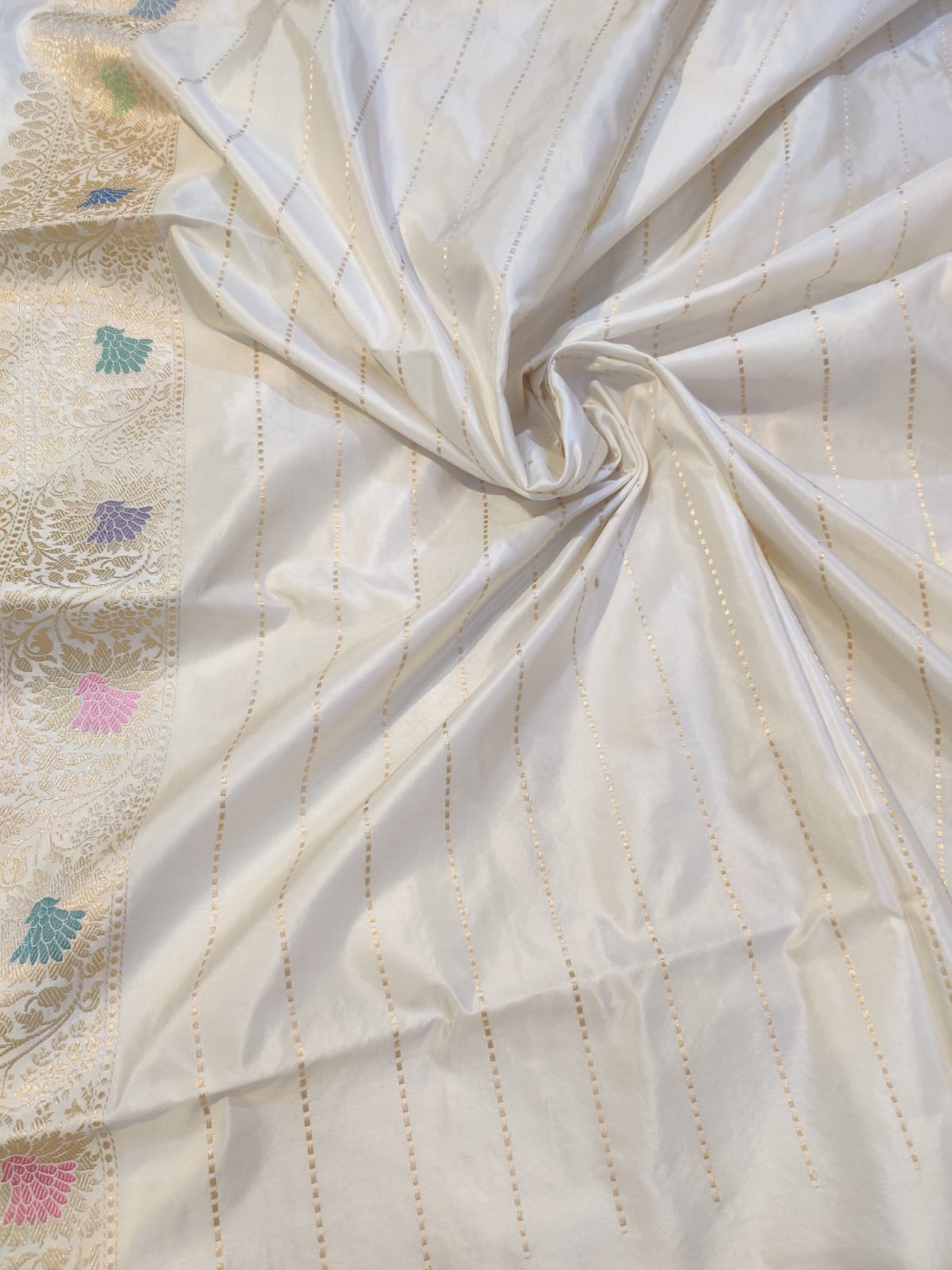 Banarasi Premium Katan Silk Handloom Kadua Jangla Saree with Multicolor Floral Weave