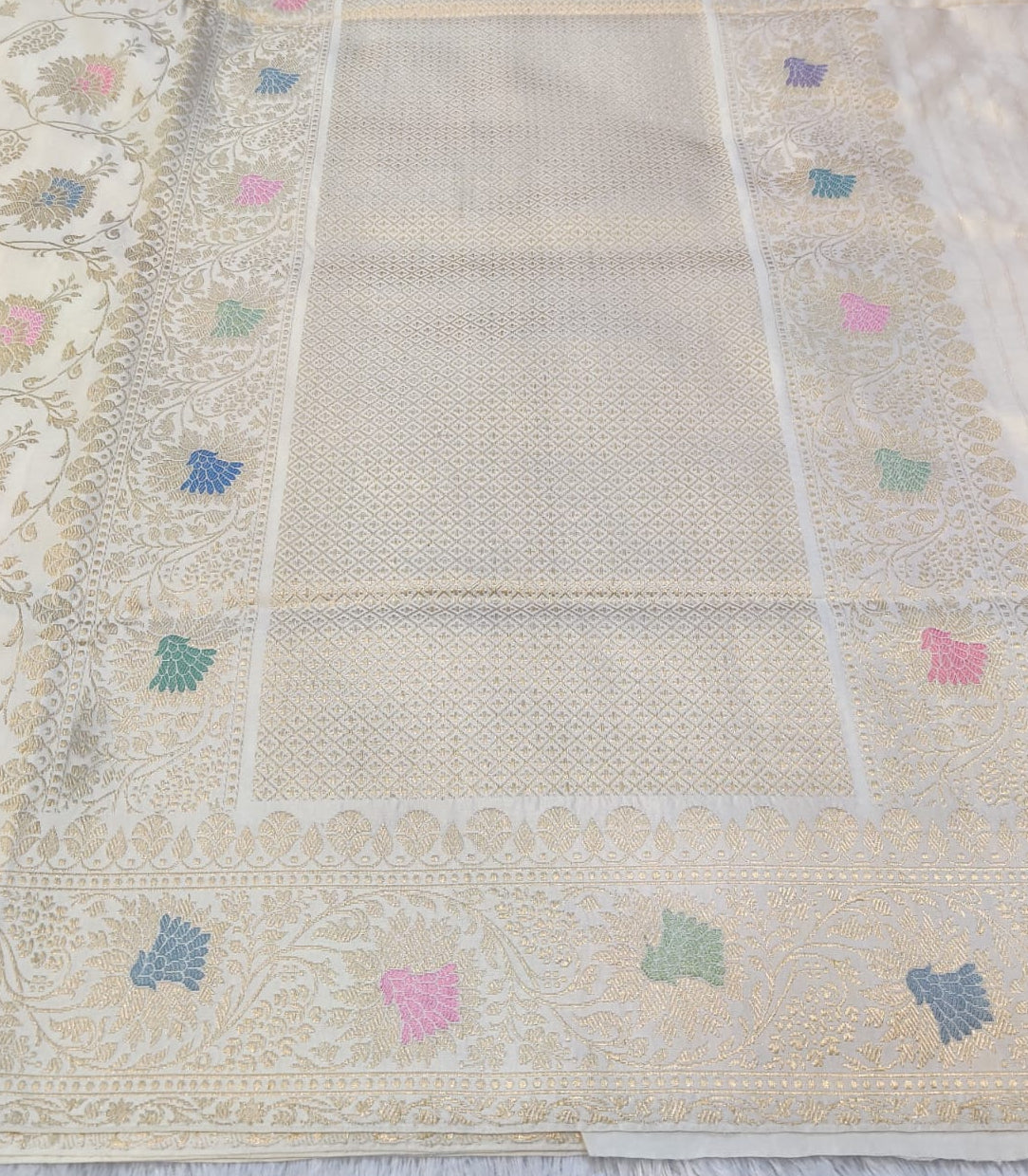 Banarasi Premium Katan Silk Handloom Kadua Jangla Saree with Multicolor Floral Weave