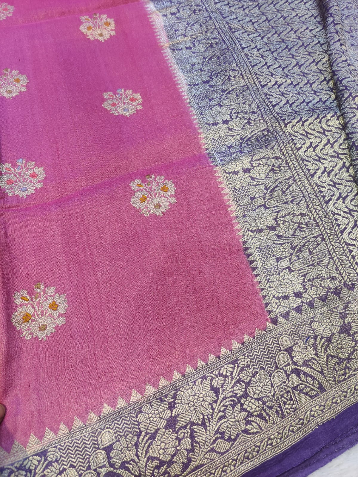 Banarasi Pure 100% Khaddi Tusser Georgette Handloom Kadua Saree – Rose Pink with Purple Zari Floral Border