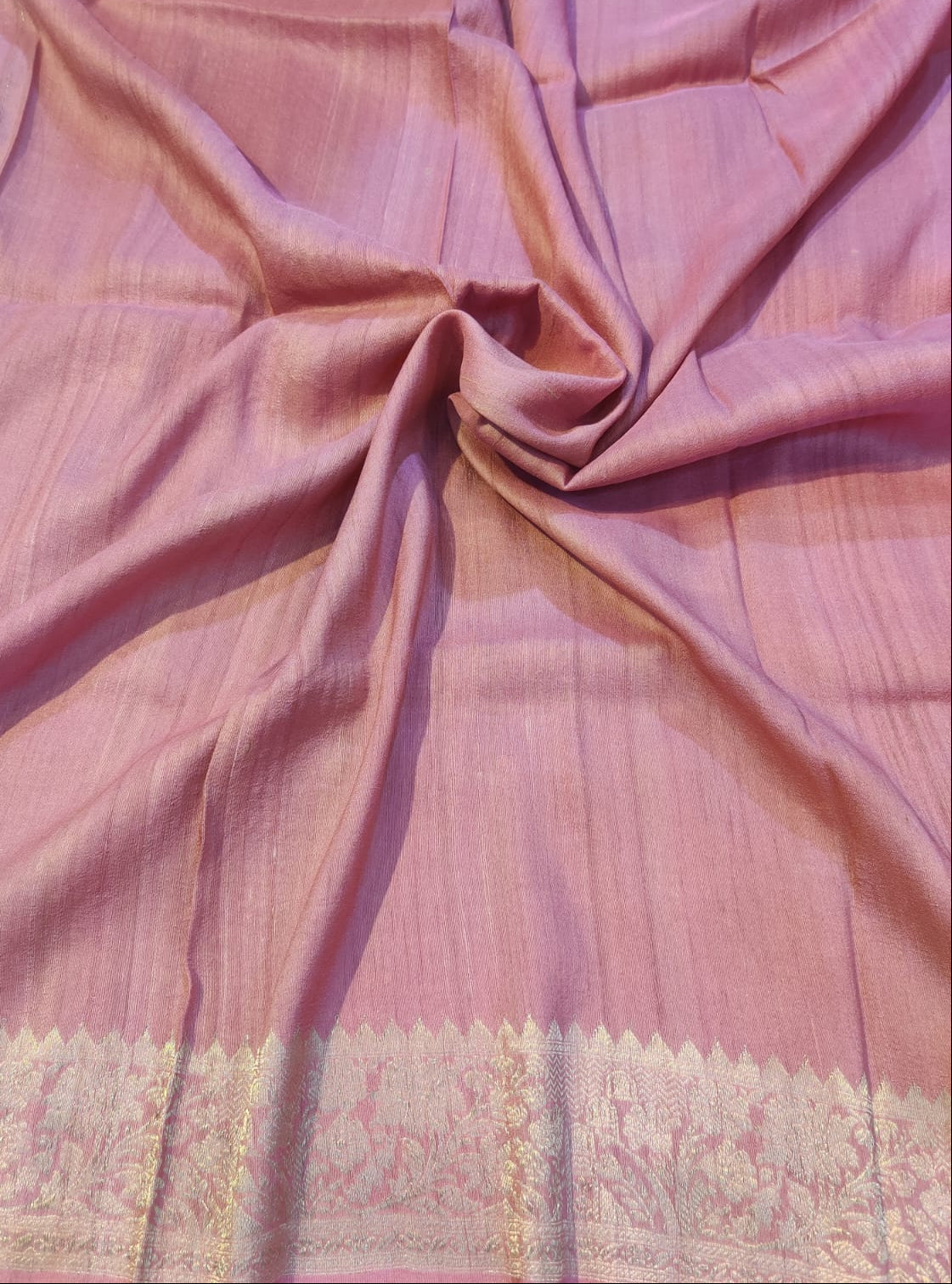 Banarasi Pure 100% Khaddi Tusser Georgette Handloom Kadua Saree – Dusty Rose Pink with Floral Zari Border