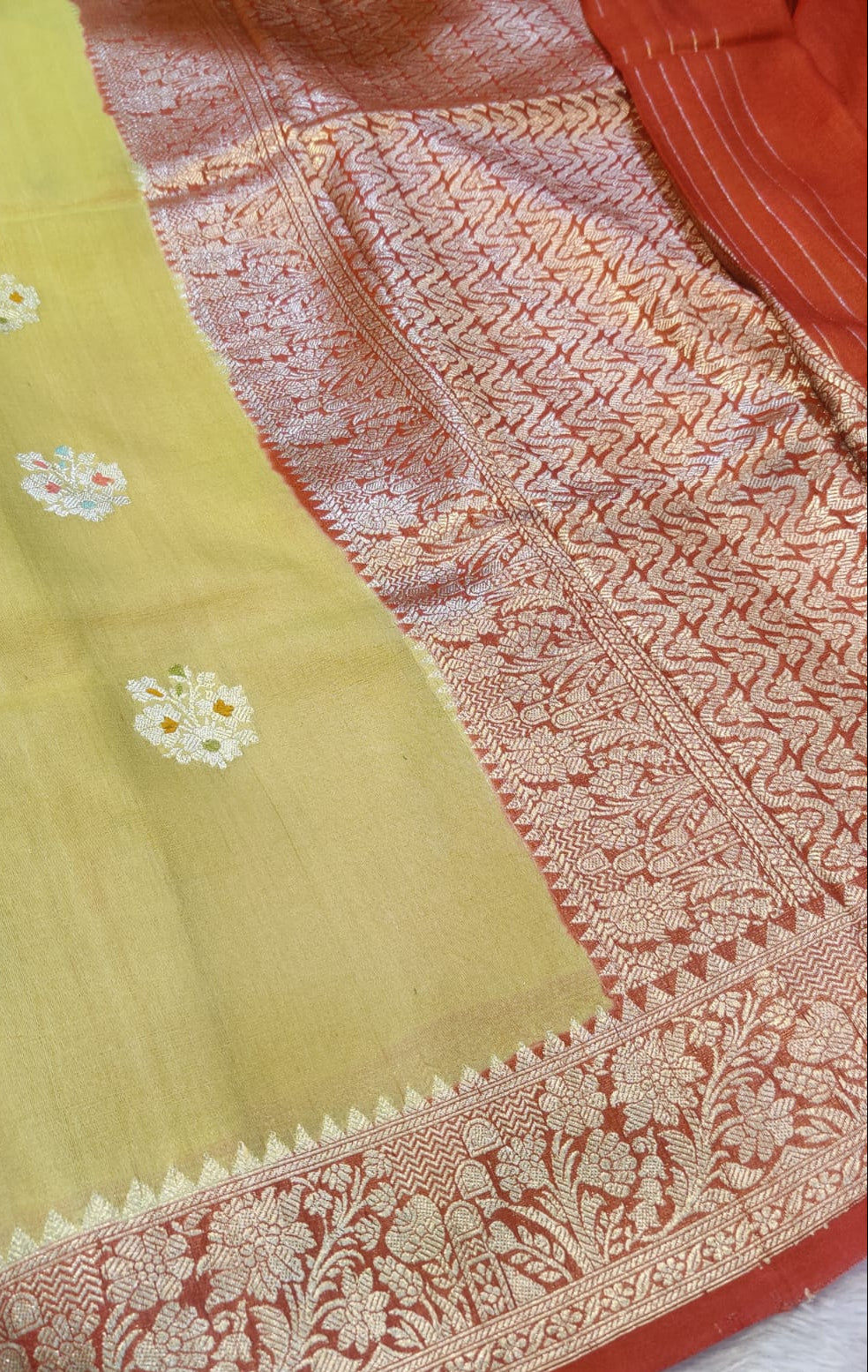 Banarasi Pure 100% Khaddi Tussar Georgette Handloom Kadua Saree – Golden Yellow Floral Buti with Antique Zari Border