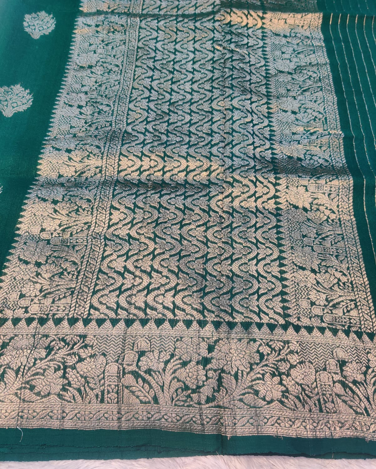 Banarasi Pure 100% Khaddi Tusser Georgette Handloom Kadua Saree – Emerald Green Floral Jaal