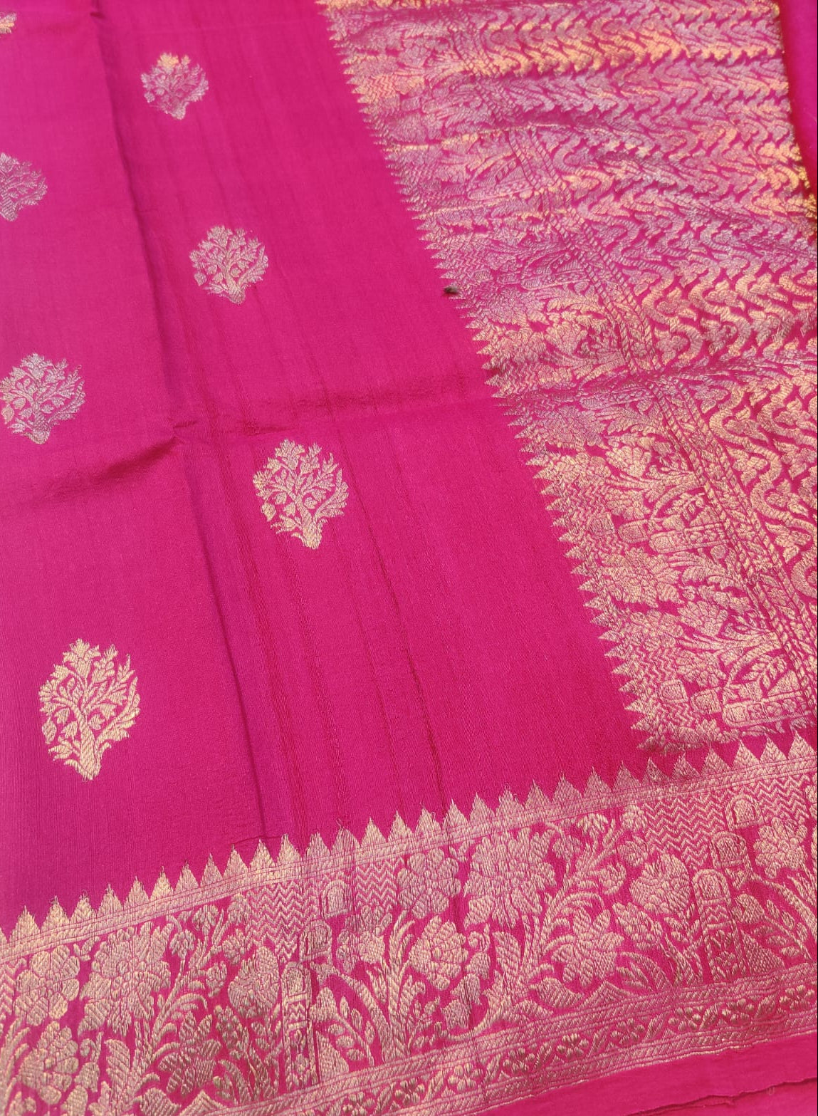 Banarasi Pure 100% Khaddi Tusser Georgette Handloom Kadua Saree – Rani Pink Floral Zari
