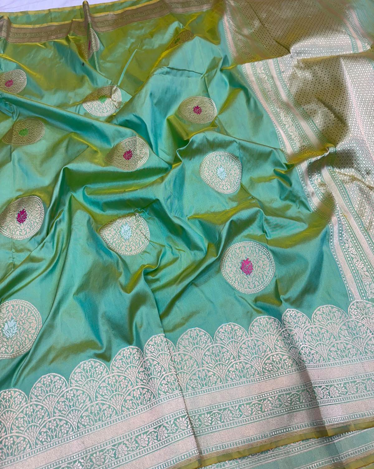 Pure Handloom Banarasi Katan Silk Saree with Double Meenakari Circular Jaal Motifs - Dual-Tone Pistachio & Mint Green