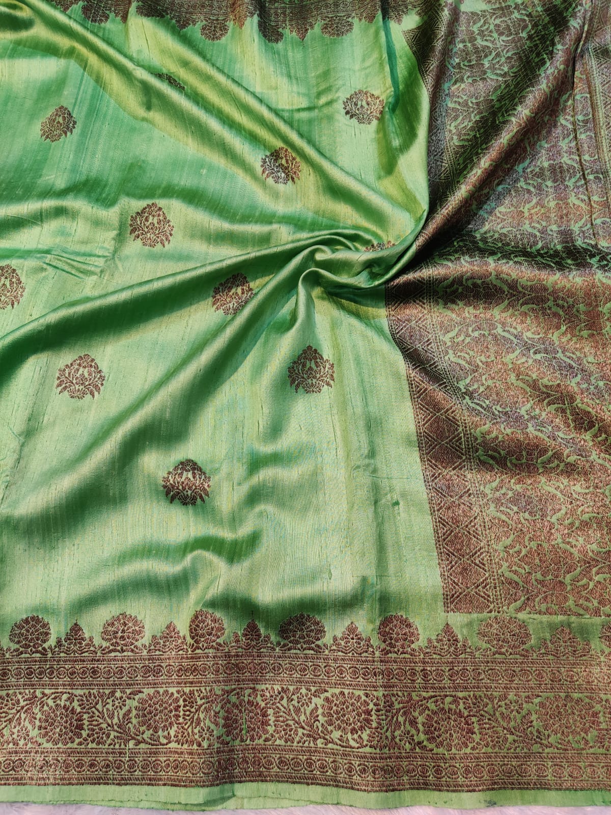 Banarasi 100% Pure Raw Silk Handloom Green Floral Jaal Saree