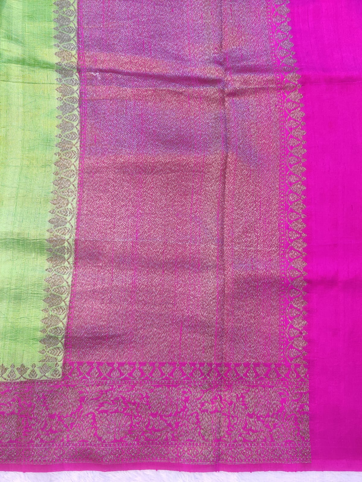 Banarasi 100% Pure Raw Silk Handloom Parrot Green & Magenta Dual-Tone Saree