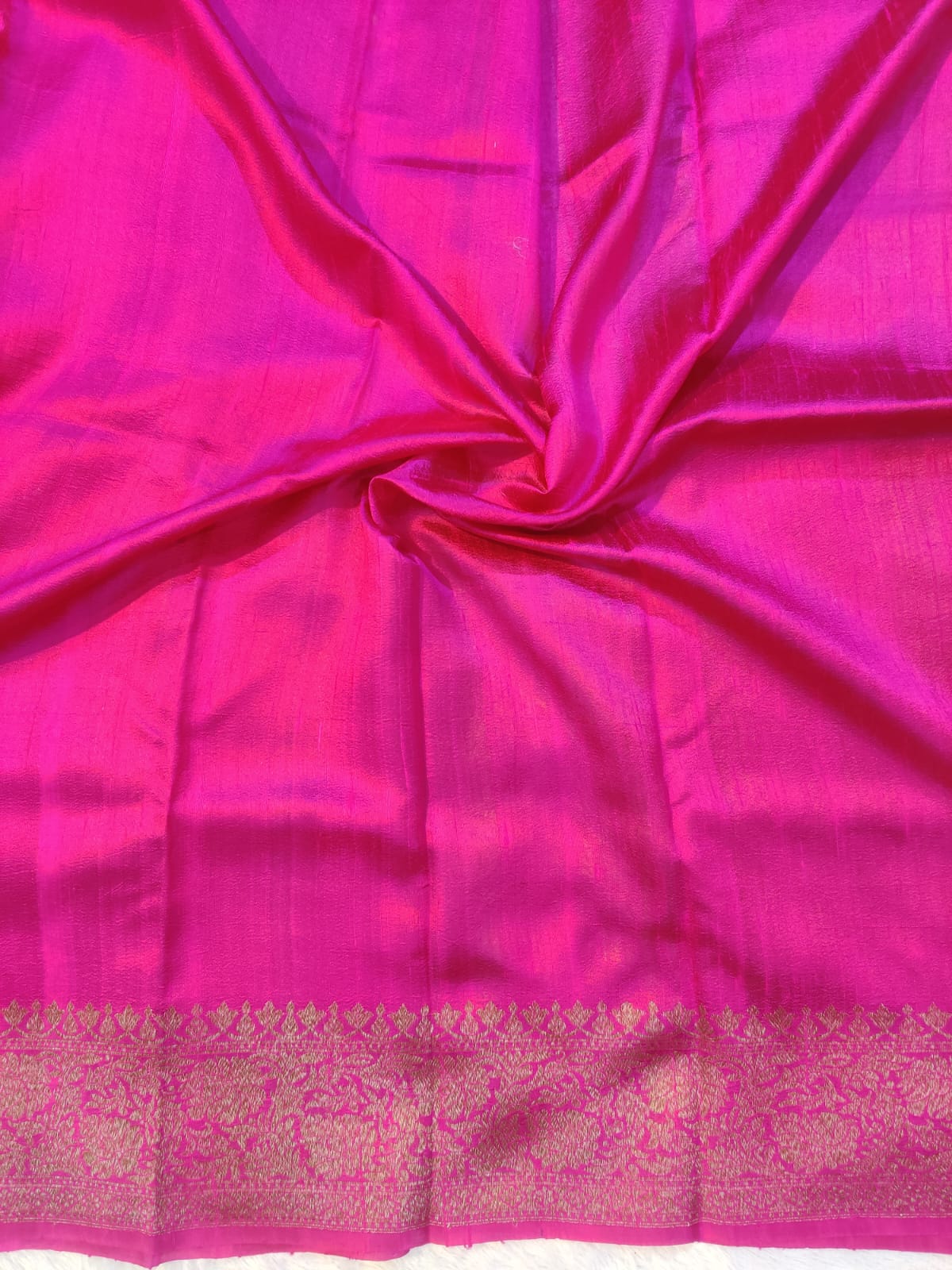 Banarasi 100% Pure Raw Silk Handloom Parrot Green & Magenta Dual-Tone Saree