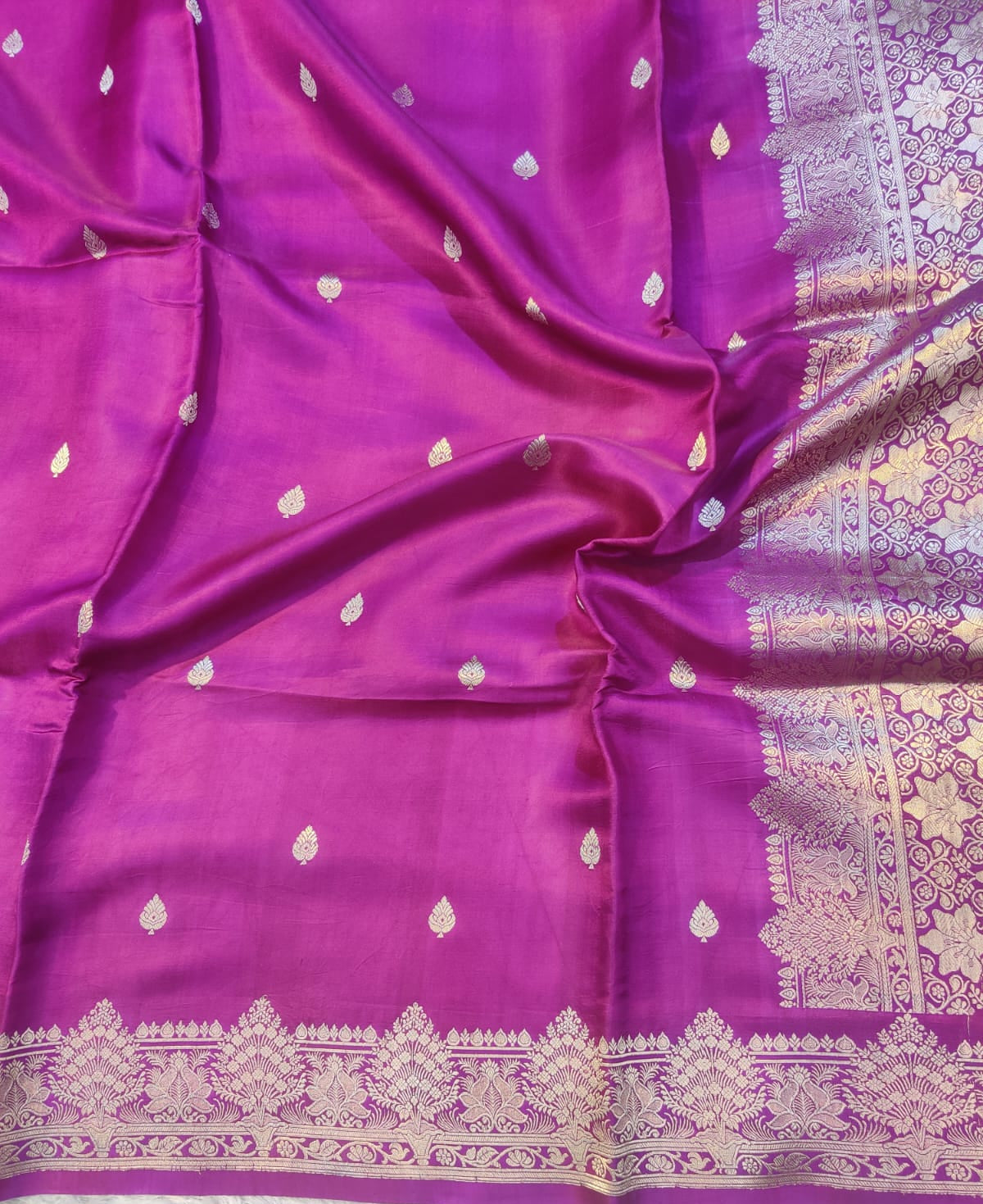 Banarasi Pure Handwoven Mashru Premium Silk Saree – Royal Magenta Pink with Antique Gold Zari