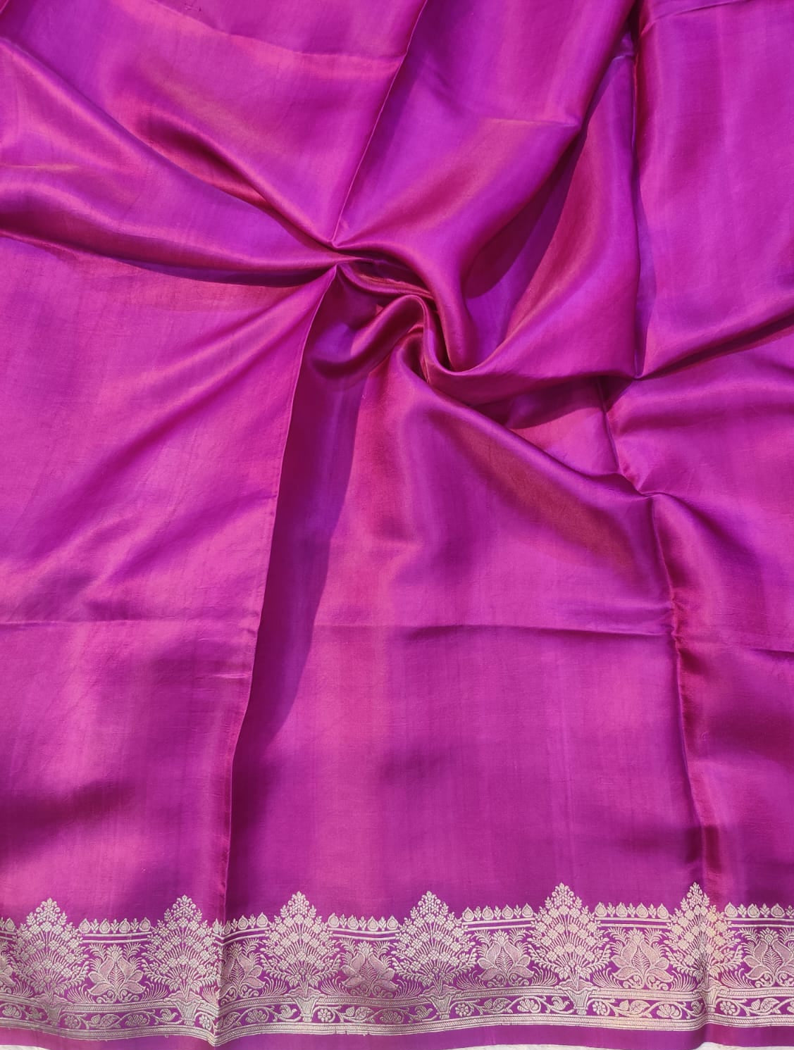 Banarasi Pure Handwoven Mashru Premium Silk Saree – Royal Magenta Pink with Antique Gold Zari