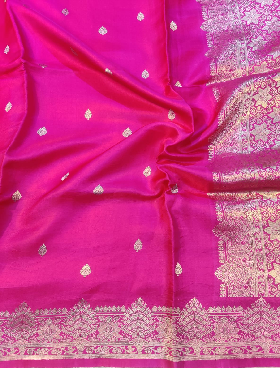 Banarasi Rani Pink 100% Pure Handwoven Mashru Premium Silk Saree with Zari Buti & Grand Floral Border