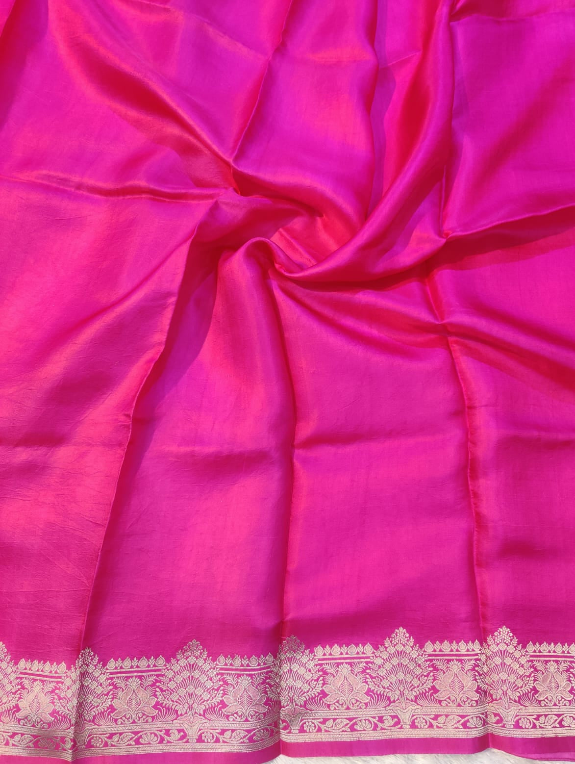 Banarasi Rani Pink 100% Pure Handwoven Mashru Premium Silk Saree with Zari Buti & Grand Floral Border