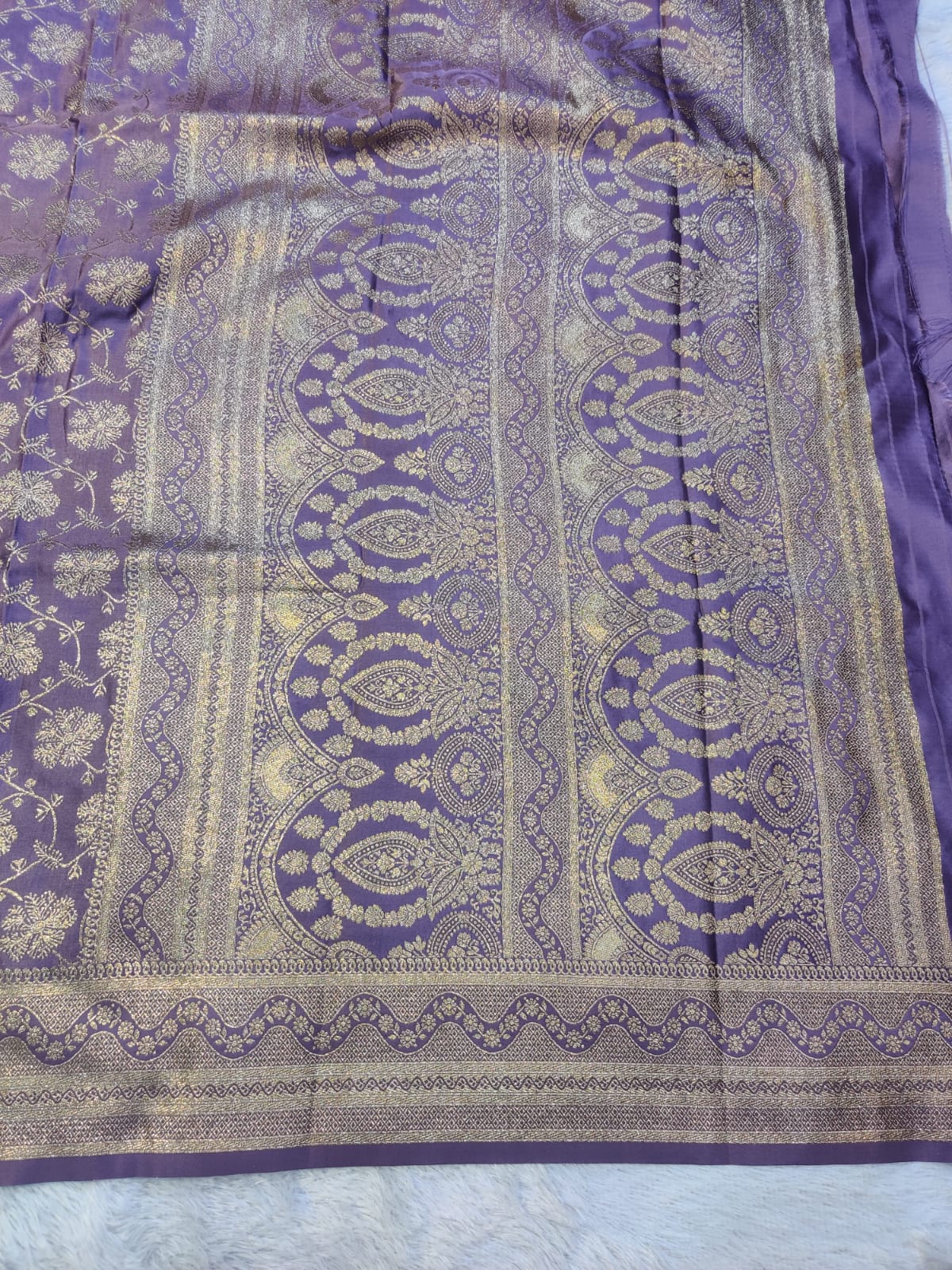 Banarasi Mix Katan Silk Saree with All-Over Floral Jaal and Scalloped Arch Zari Border