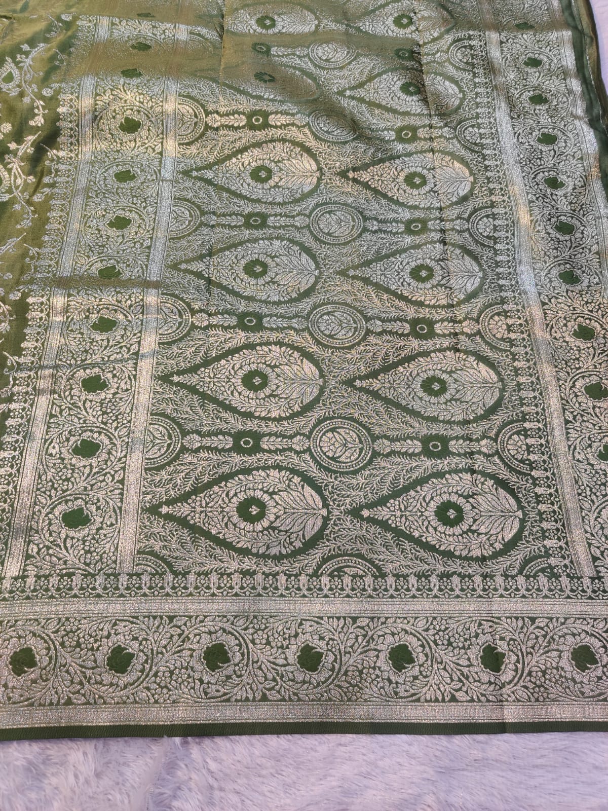 Banarasi Mix Katan Silk Saree with Floral Vine Jaal and Meenakari Rosette Zari Border