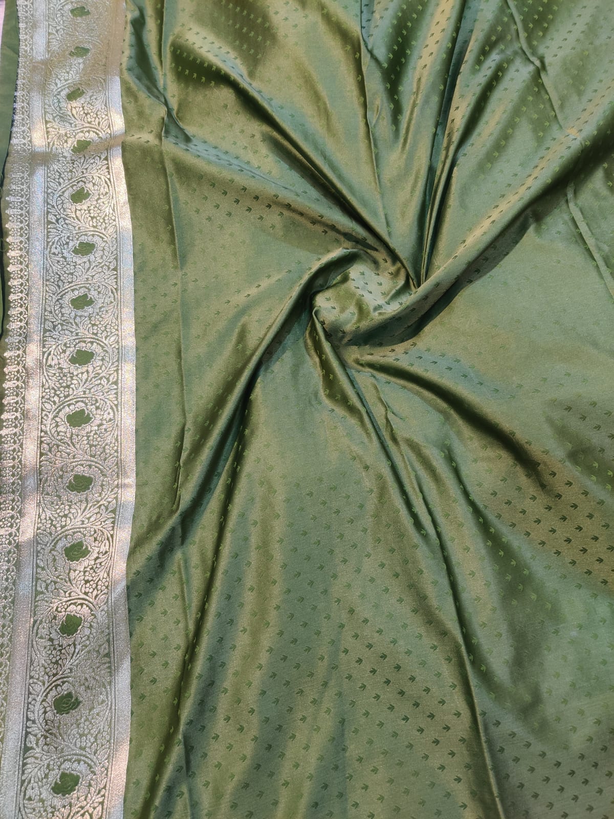 Banarasi Mix Katan Silk Saree with Floral Vine Jaal and Meenakari Rosette Zari Border