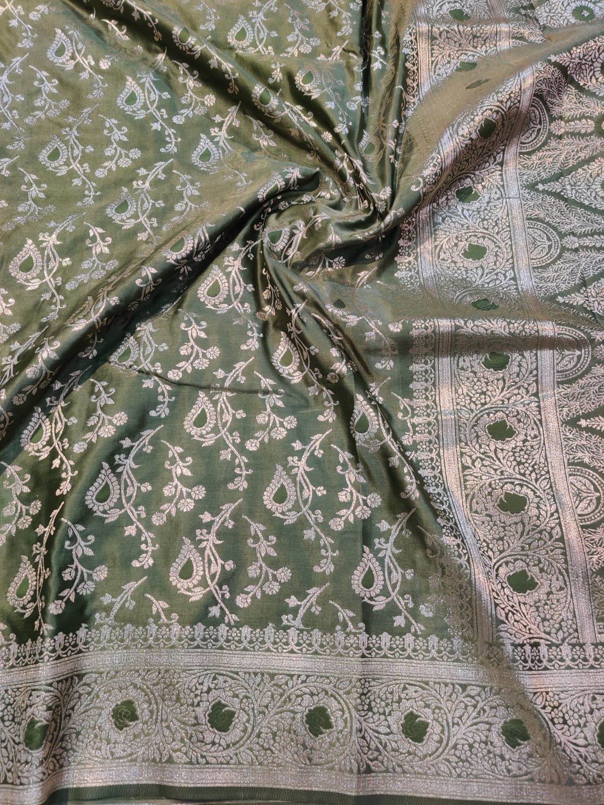 Banarasi Mix Katan Silk Saree with Floral Vine Jaal and Meenakari Rosette Zari Border